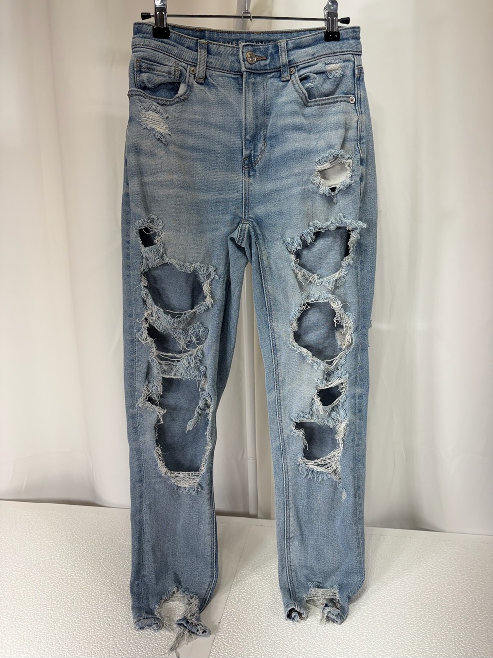 American Eagle Outfitters Light Blue Ripped Boyfriend Jeans 3943